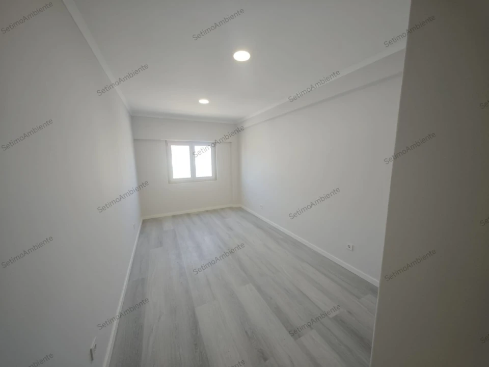 Apartamento T4 para Venda em Amora Foto 12