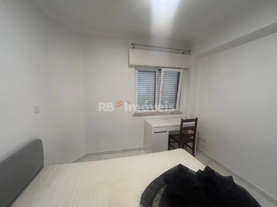 Apartamento T4 para Venda em São João Baptista e Santa Maria dos Olivais Foto 5