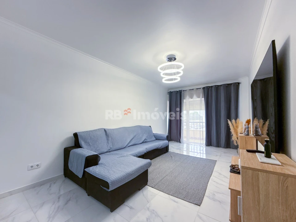 Apartamento T4 para Venda em São João Baptista e Santa Maria dos Olivais Foto 2