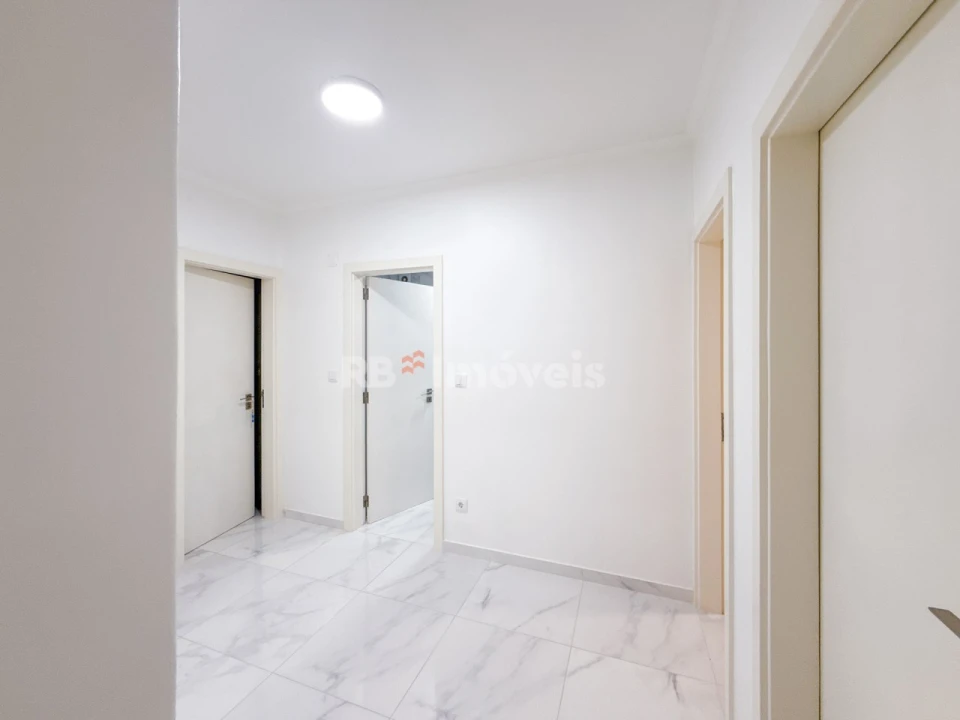 Apartamento T4 para Venda em São João Baptista e Santa Maria dos Olivais Foto 14
