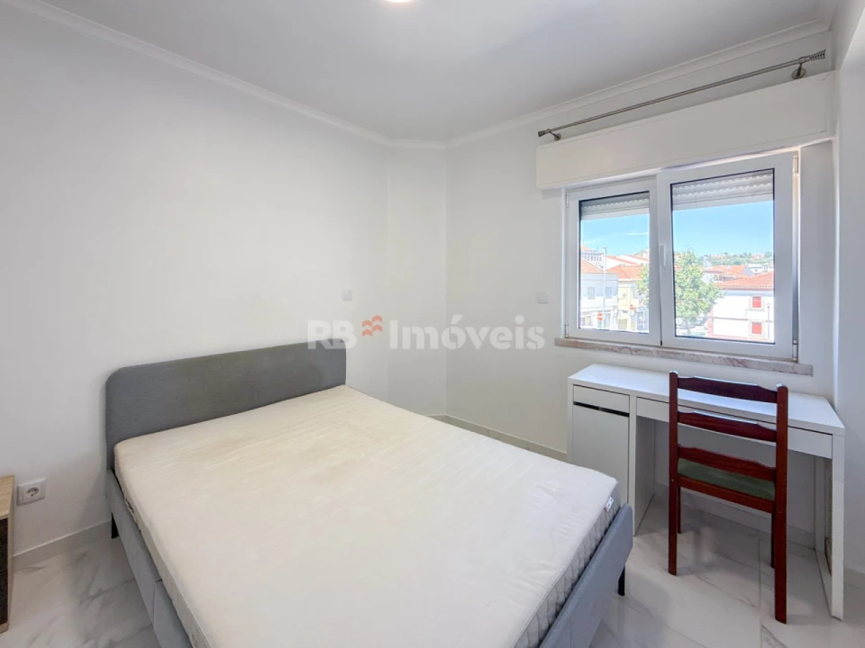 Apartamento T4 para Venda em São João Baptista e Santa Maria dos Olivais Foto 17