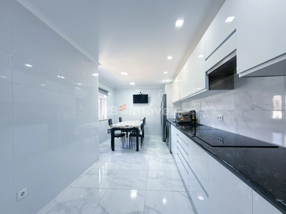 Apartamento T4 para Venda em São João Baptista e Santa Maria dos Olivais Foto 22