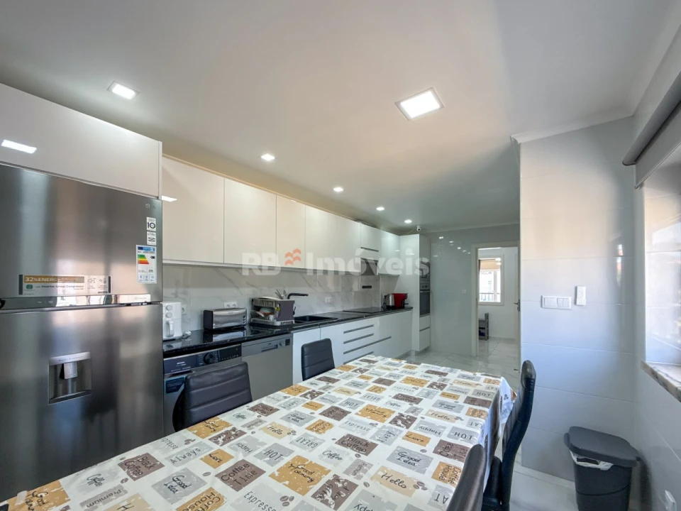 Apartamento T4 para Venda em São João Baptista e Santa Maria dos Olivais Foto 25