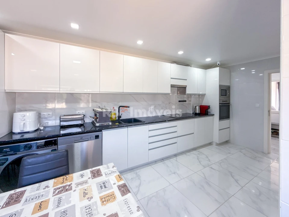 Apartamento T4 para Venda em São João Baptista e Santa Maria dos Olivais Foto 27