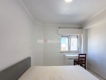 Apartamento T4 para Venda em São João Baptista e Santa Maria dos Olivais