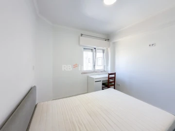 Apartamento T4 para Venda em São João Baptista e Santa Maria dos Olivais