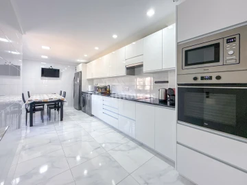 Apartamento T4 para Venda em São João Baptista e Santa Maria dos Olivais