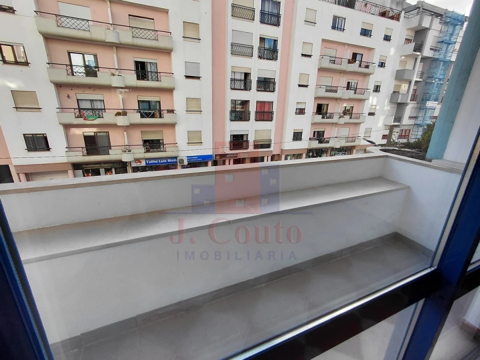 Apartamento T2 para Arrendamento em Caldas da Rainha - Santo Onofre e Serra do Bouro Foto 3