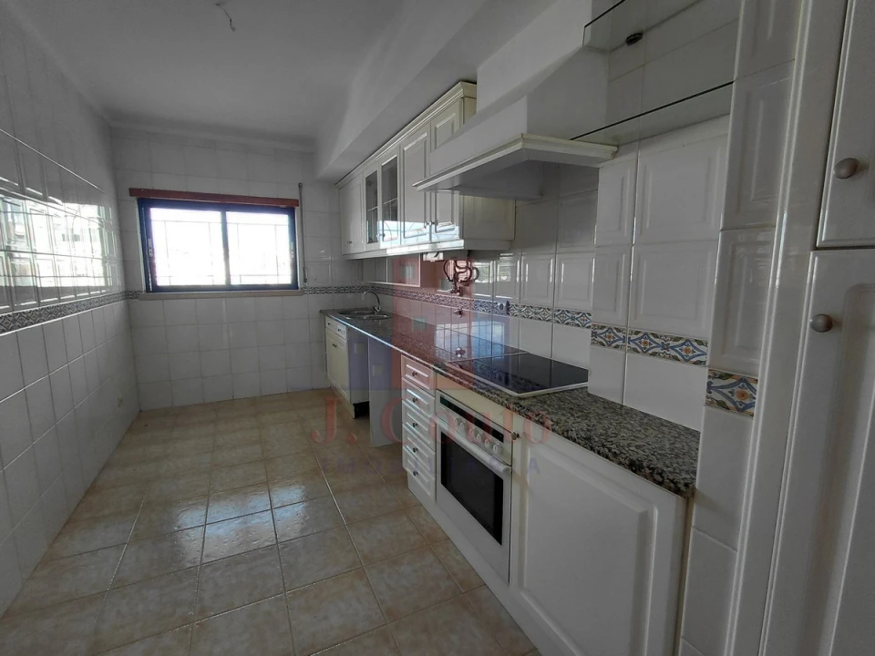 Apartamento T2 para Arrendamento em Caldas da Rainha - Santo Onofre e Serra do Bouro Foto 7