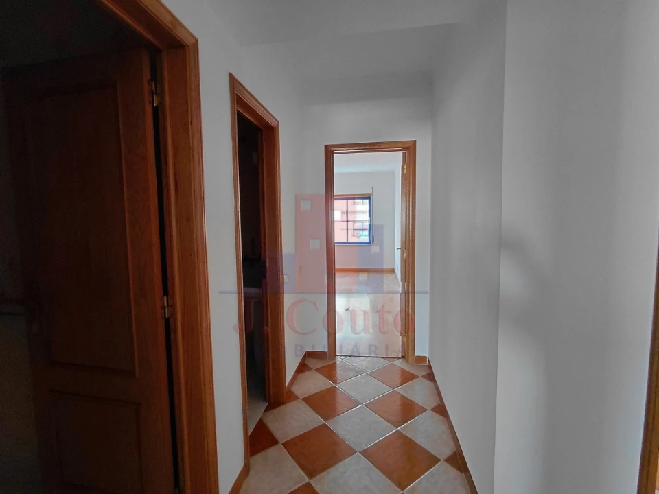 Apartamento T2 para Arrendamento em Caldas da Rainha - Santo Onofre e Serra do Bouro Foto 9