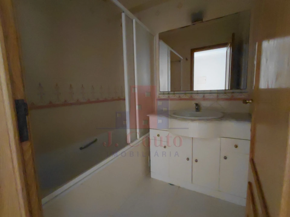 Apartamento T2 para Arrendamento em Caldas da Rainha - Santo Onofre e Serra do Bouro Foto 11