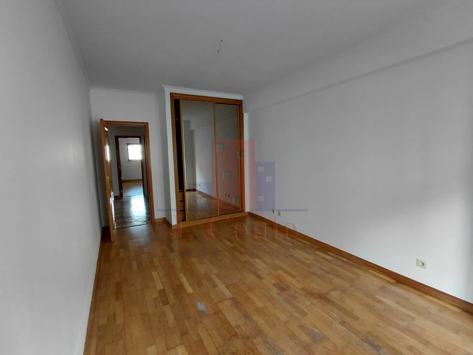 Apartamento T2 para Arrendamento em Caldas da Rainha - Santo Onofre e Serra do Bouro Foto 14
