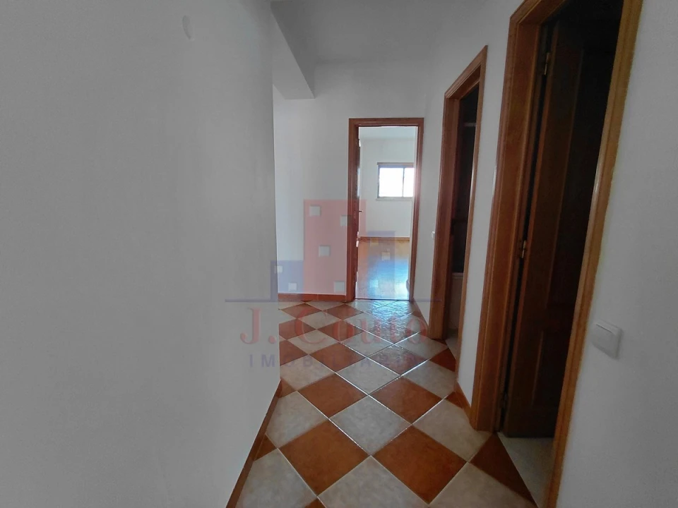 Apartamento T2 para Arrendamento em Caldas da Rainha - Santo Onofre e Serra do Bouro Foto 15