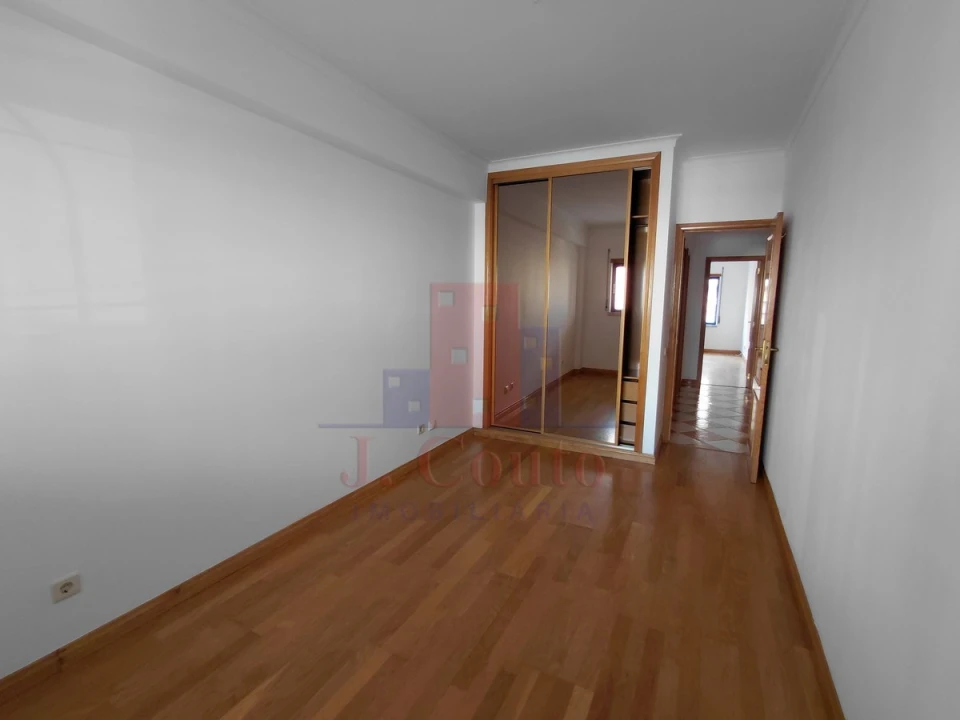 Apartamento T2 para Arrendamento em Caldas da Rainha - Santo Onofre e Serra do Bouro Foto 17