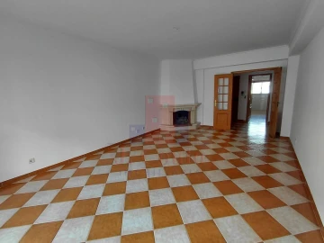Apartamento T2 para Arrendamento em Caldas da Rainha - Santo Onofre e Serra do Bouro