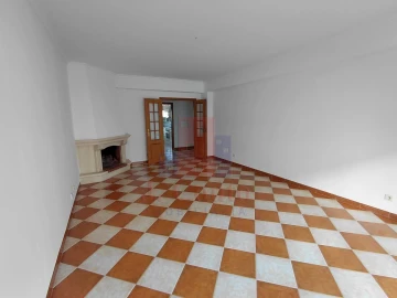 Apartamento T2 para Arrendamento em Caldas da Rainha - Santo Onofre e Serra do Bouro