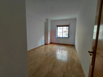 Apartamento T2 para Arrendamento em Caldas da Rainha - Santo Onofre e Serra do Bouro