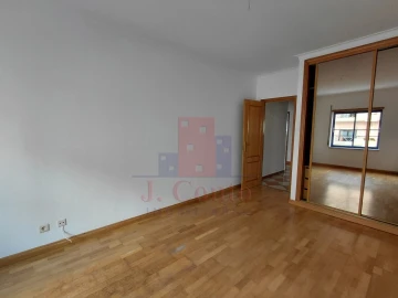 Apartamento T2 para Arrendamento em Caldas da Rainha - Santo Onofre e Serra do Bouro