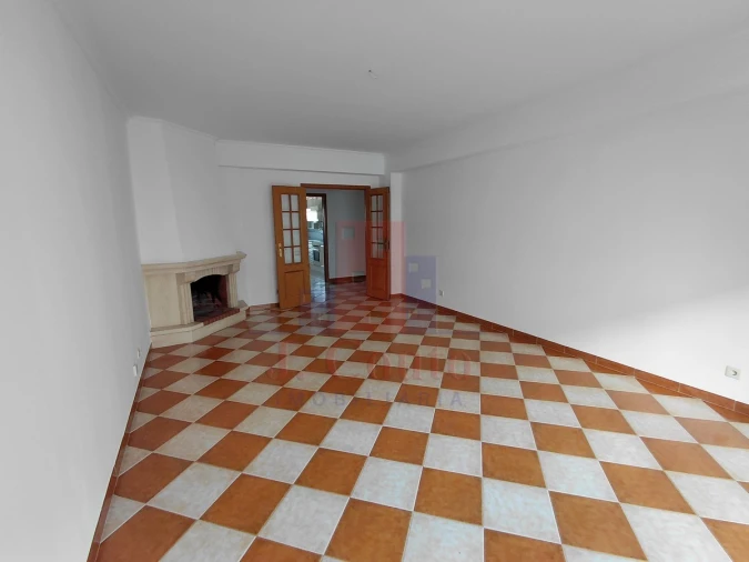 Apartamento T2 para Arrendamento em Caldas da Rainha - Santo Onofre e Serra do Bouro Foto 2