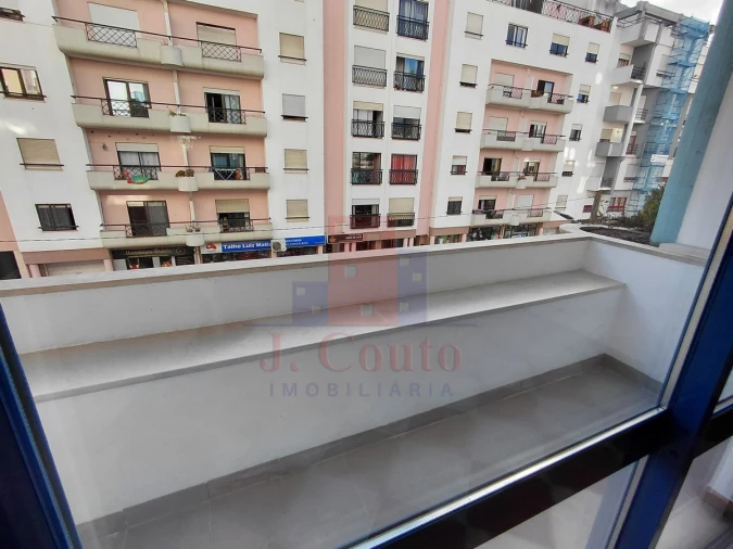 Apartamento T2 para Arrendamento em Caldas da Rainha - Santo Onofre e Serra do Bouro Foto 3