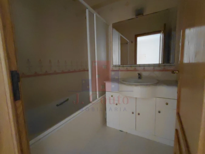 Apartamento T2 para Arrendamento em Caldas da Rainha - Santo Onofre e Serra do Bouro Foto 11