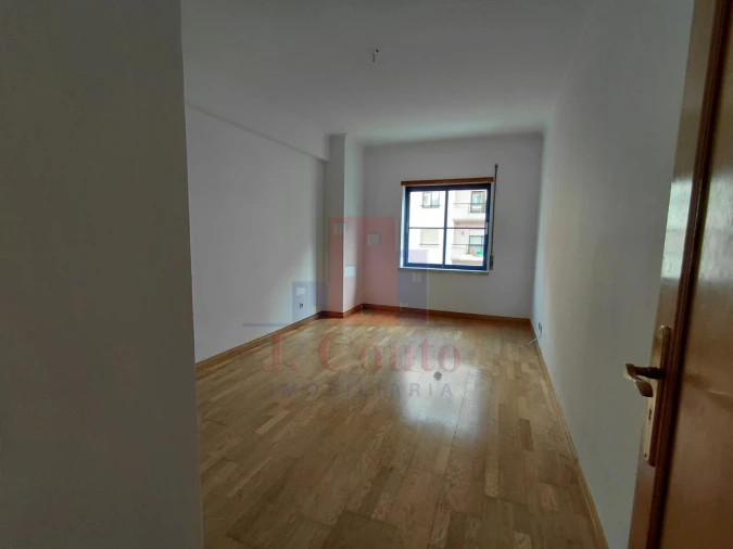 Apartamento T2 para Arrendamento em Caldas da Rainha - Santo Onofre e Serra do Bouro Foto 12