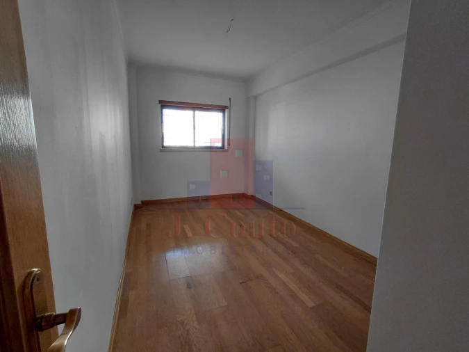 Apartamento T2 para Arrendamento em Caldas da Rainha - Santo Onofre e Serra do Bouro Foto 16