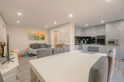 Apartamento T2 para Venda em Póvoa de Varzim, Beiriz e Argivai