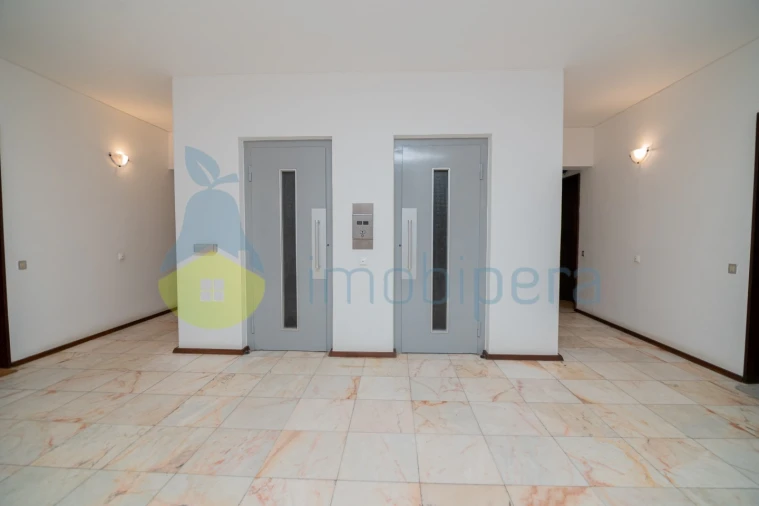Apartamento T1 para Venda em Alvor Foto 11