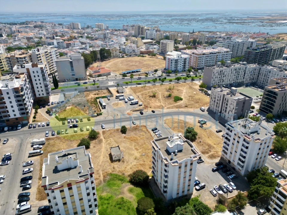 Terreno para Venda em Faro (Sé e São Pedro) Foto 1