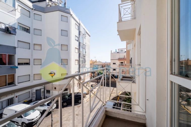 Apartamento T1 para Venda em Armação de Pera Foto 5