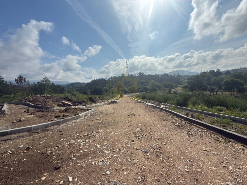 Terreno para Venda em Águas Santas e Moure Foto 1