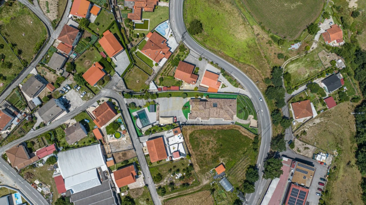 Moradia T3 para Venda em Campos e Louredo Foto 44