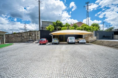 Moradia T3 para Venda em Campos e Louredo