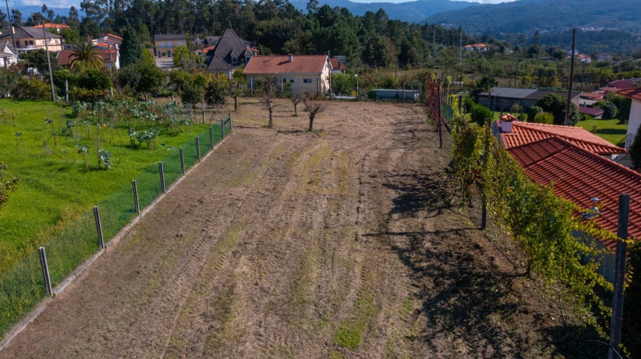 Terreno para Venda em Campos e Louredo Foto 8