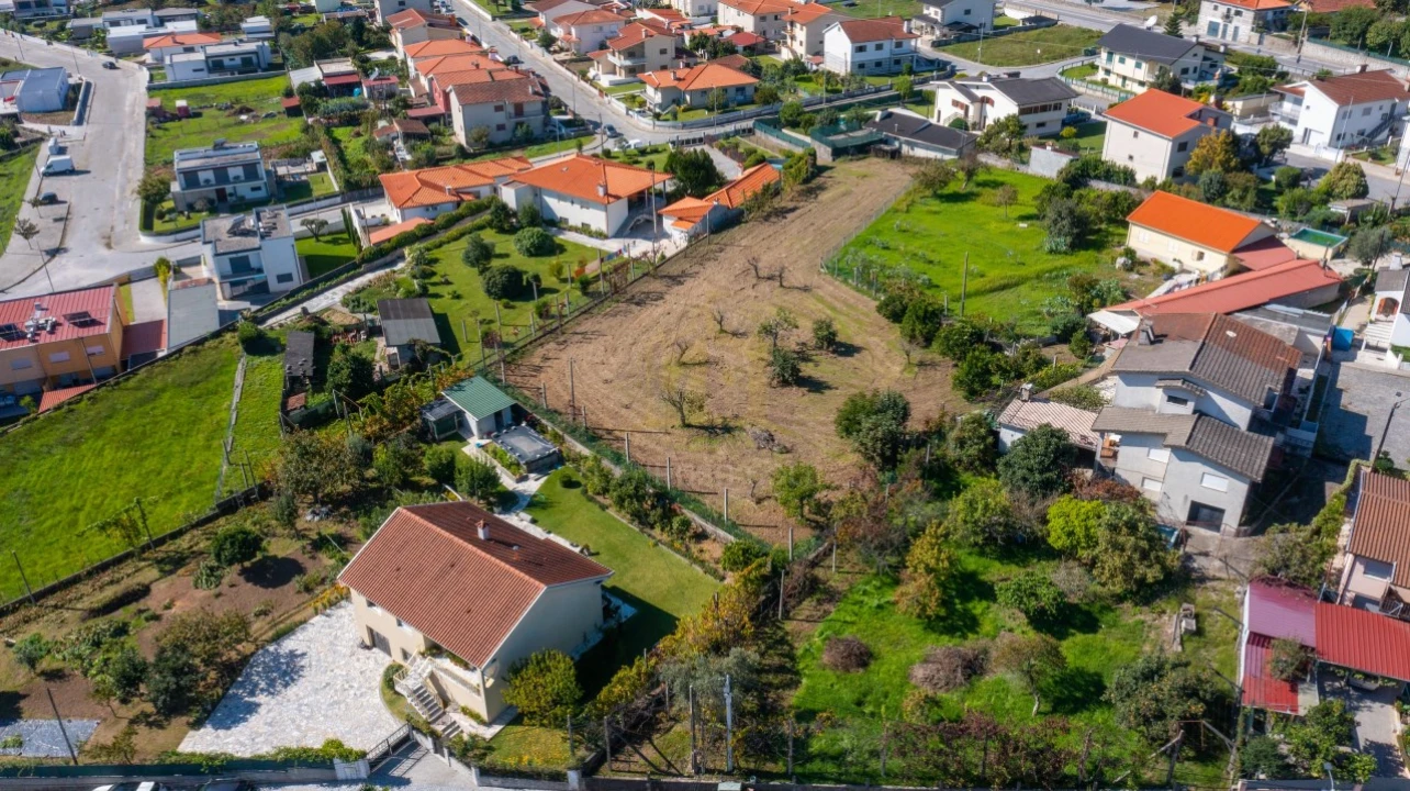 Terreno para Venda em Campos e Louredo Foto 9
