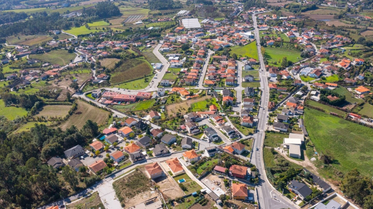 Terreno para Venda em Campos e Louredo Foto 10