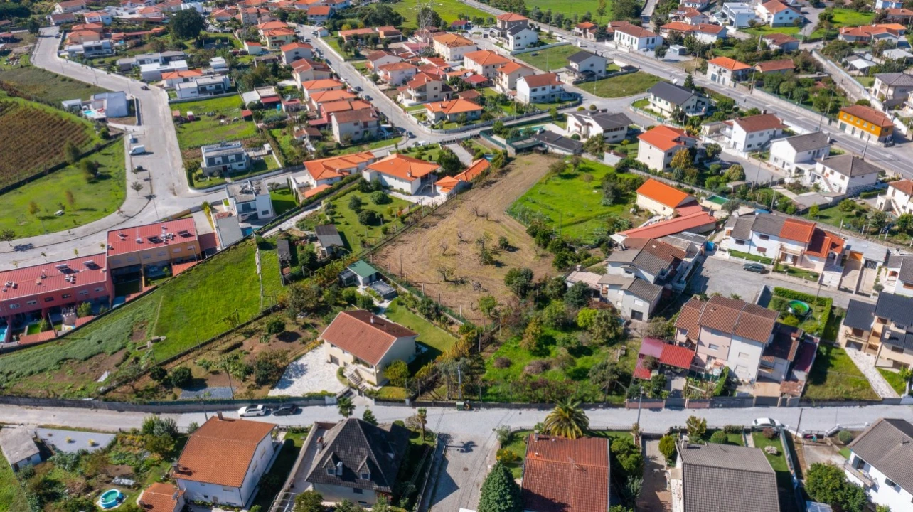 Terreno para Venda em Campos e Louredo Foto 12