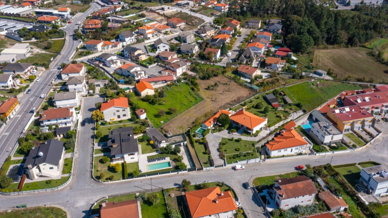 Terreno para Venda em Campos e Louredo Foto 13