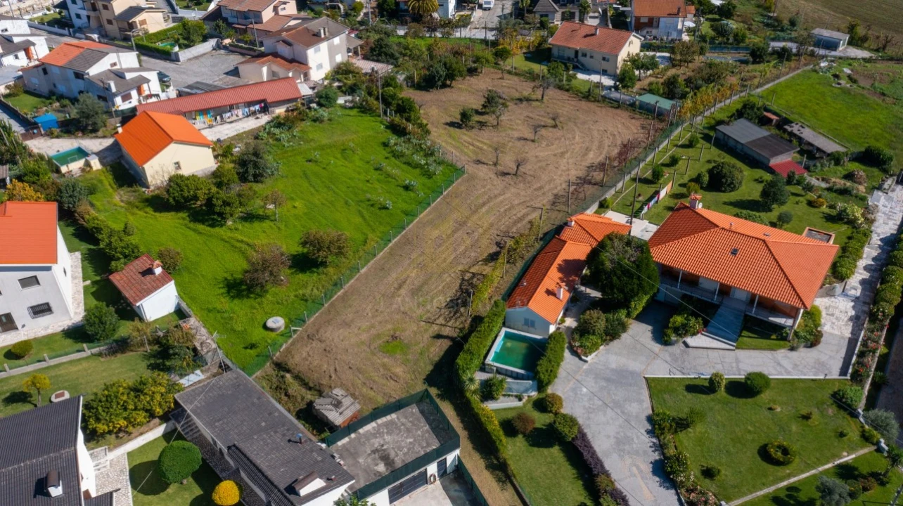 Terreno para Venda em Campos e Louredo Foto 14