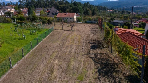 Terreno para Venda em Campos e Louredo