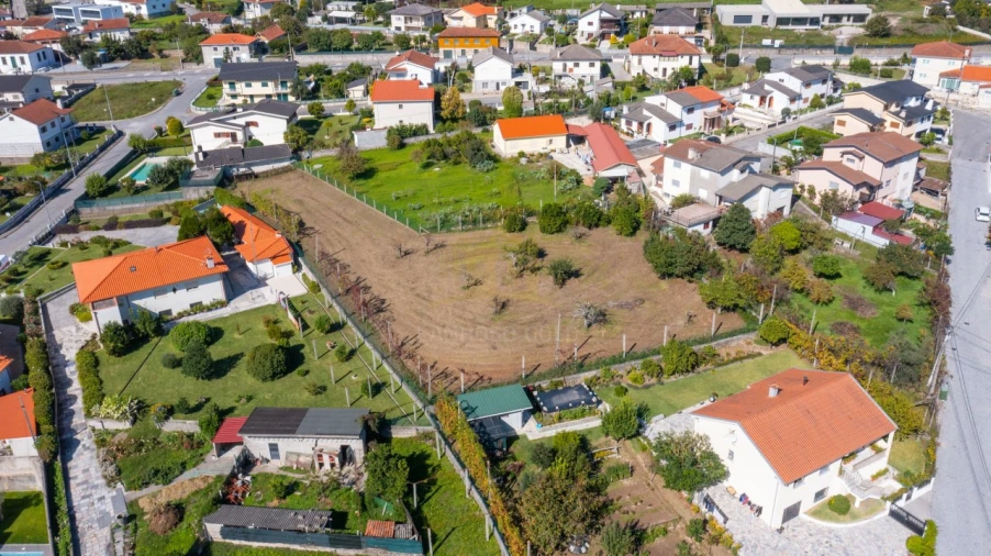 Terreno para Venda em Campos e Louredo Foto 2