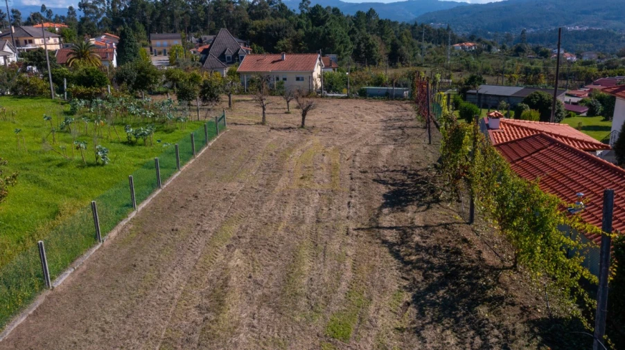 Terreno para Venda em Campos e Louredo Foto 8