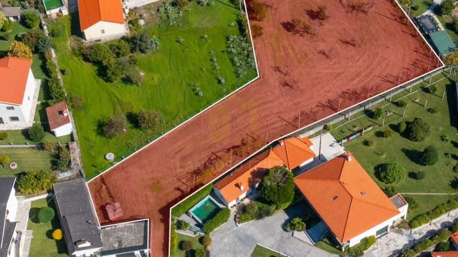 Terreno para Venda em Campos e Louredo