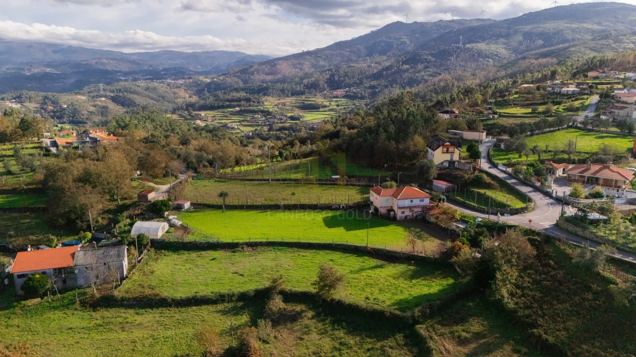 Terreno para Venda em Sobradelo da Goma Foto 1