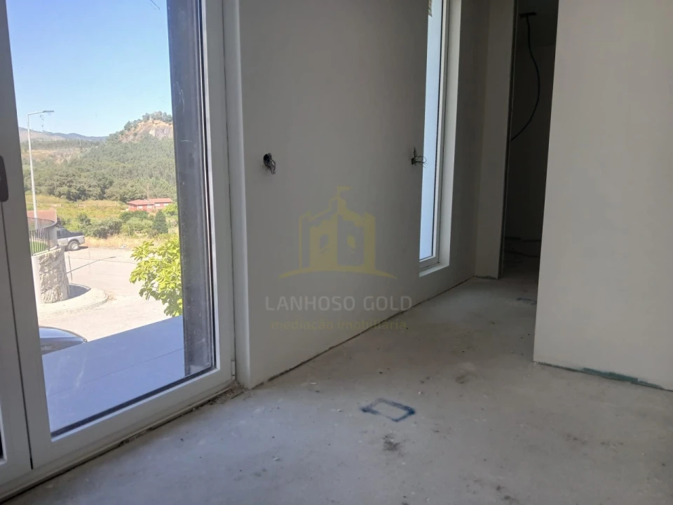 Moradia T3 para Venda em Lanhoso Foto 11