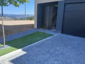 Moradia T3 para Venda em Lanhoso