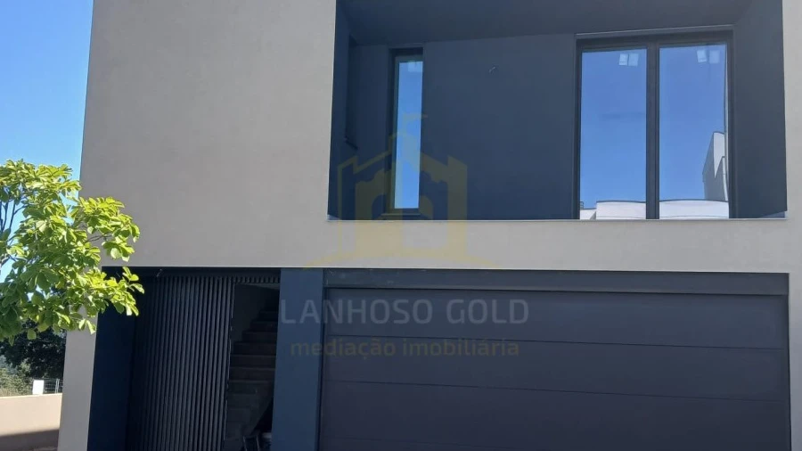 Moradia T3 para Venda em Lanhoso