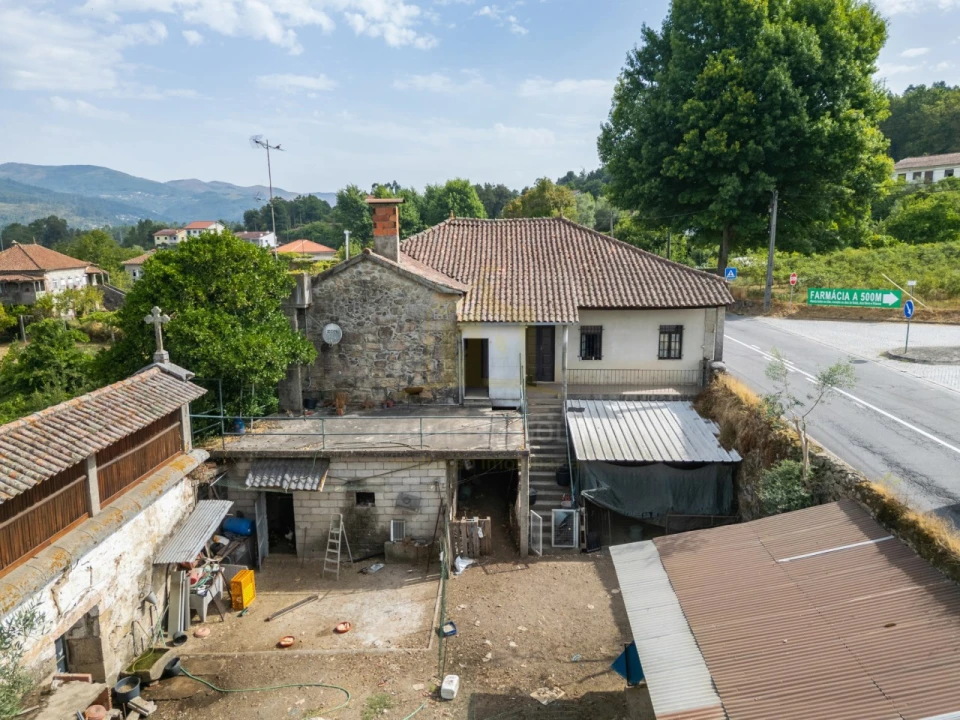 Moradia T4 para Venda em Caldelas, Sequeiros e Paranhos Foto 1