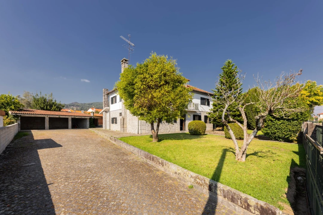 Moradia T4 para Venda em Campos e Louredo Foto 48